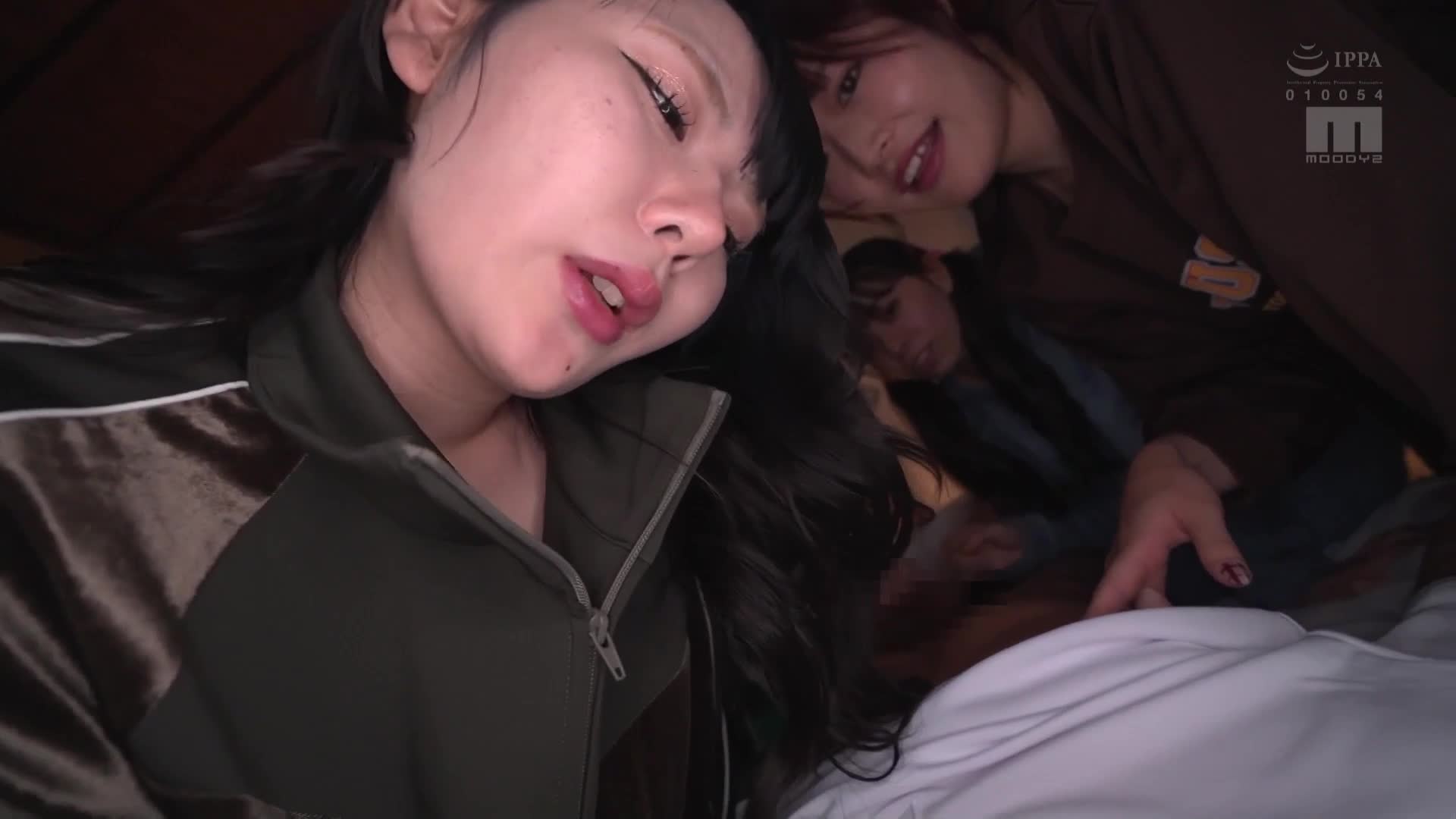 女子學校修學旅行的隨行老師，整晚被學生們潑上體液（唾液、尿液），並遭受辱罵和淫穢言語的折磨。 - AV大平台 - 中文字幕，成人影片，AV，國產，線上看