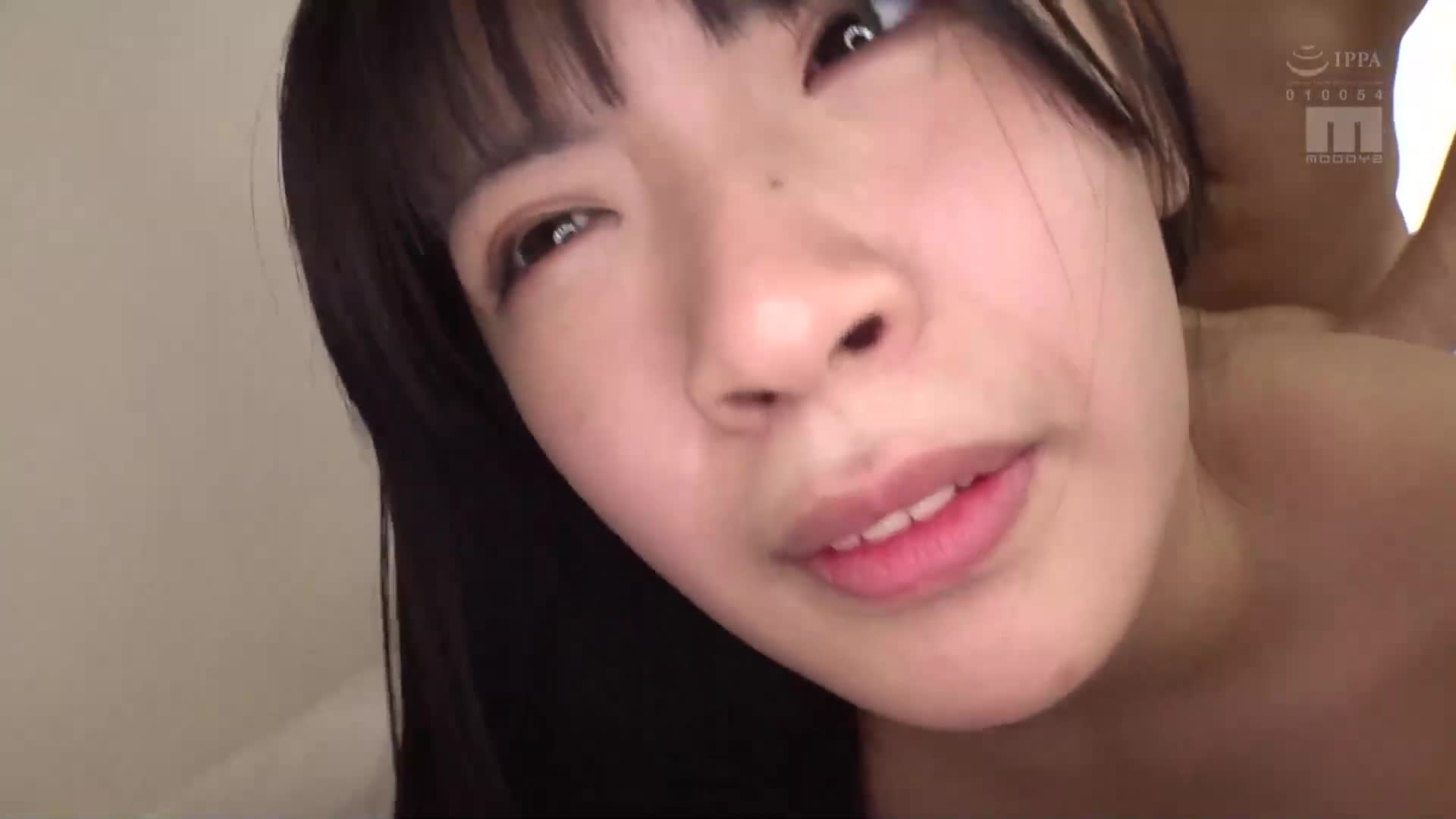 對不起啦，老公先生。請讓您可愛的妻子，小巧的乳頭挺立起來！輕輕濕潤的淺色陰毛，準備好敏感的高潮AV出道了―敬上。新人遠藤小春 - AV大平台 - 中文字幕，成人影片，AV，國產，線上看