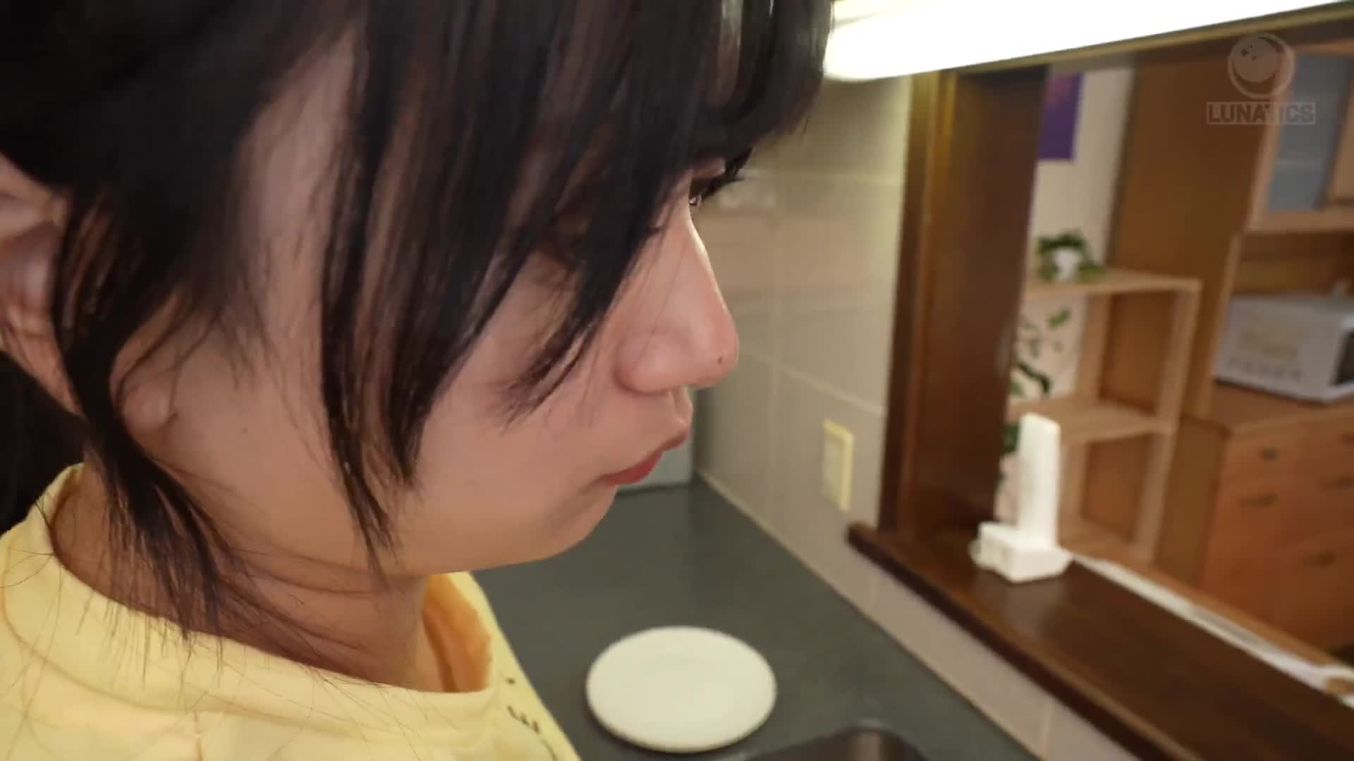 學年一清楚的她色白的大屁股J系妹妹無防備的短裙底下忍不住擦拭內褲並射精！趁她困惑的瞬間，馬上插入並用巨大的陽具連續抽插，猛射中出無數次。 北岡果林 - AV大平台 - 中文字幕，成人影片，AV，國產，線上看