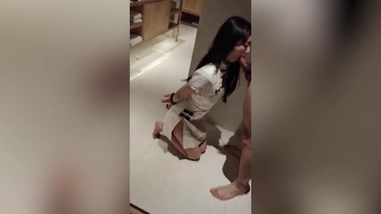 A stunning Hanfu model, Huan&#039;er, gets fucked and creampied by her sponsor in a private shoot. - AV大平台-Chinese Subtitles, Adult Films, AV, China, Online Streaming