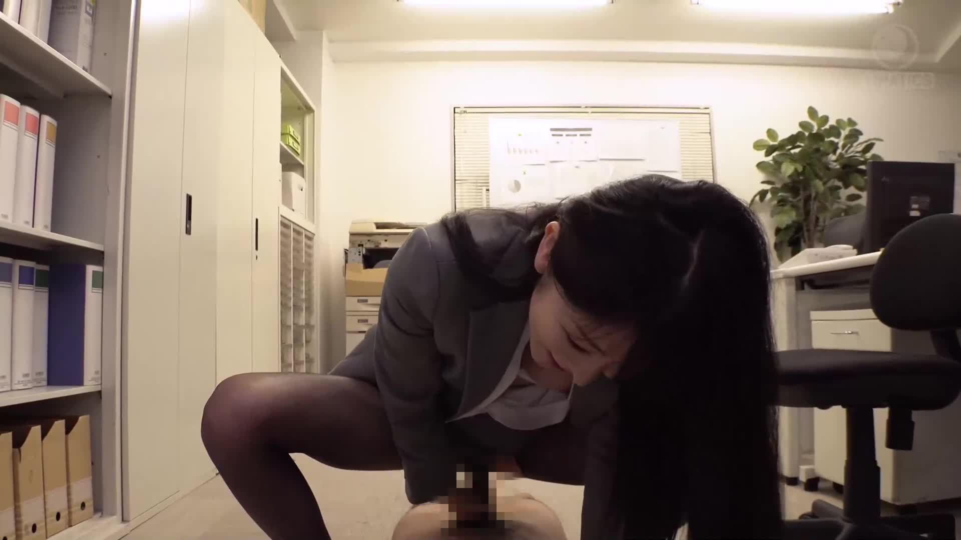 [VIP On Demand]&quot;It feels better than a blowjob, doesn&#039;t it?&quot; During the overtime, the two of them were alone in the office, unable to hold back on the provocation of a beautiful wife and female boss&#039;s tongue blowjob, and even after ejaculating her fully erect cock, she was swallowed 13 times deep in... - AV大平台-Chinese Subtitles, Adult Films, AV, China, Online Streaming