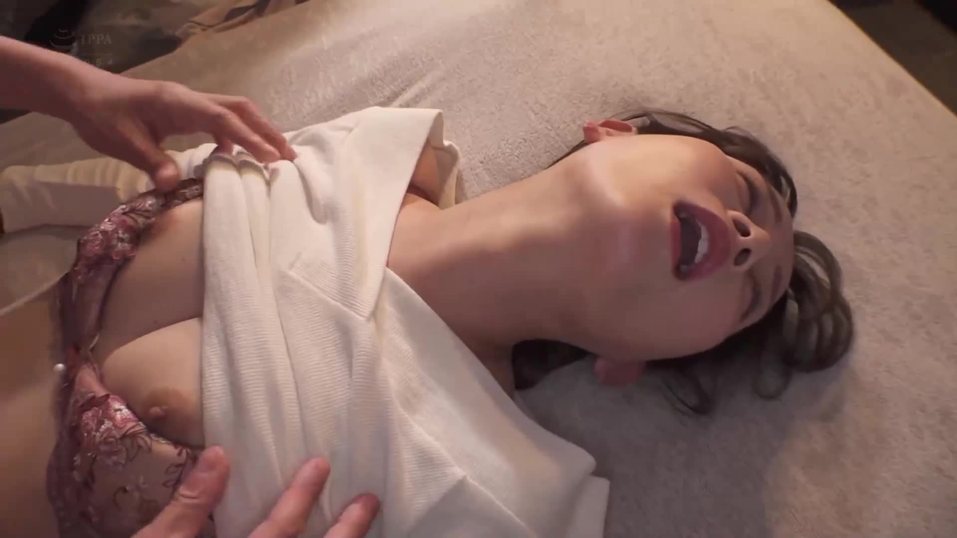 A married woman snuggles with a baby stroller - AV大平台-Chinese Subtitles, Adult Films, AV, China, Online Streaming