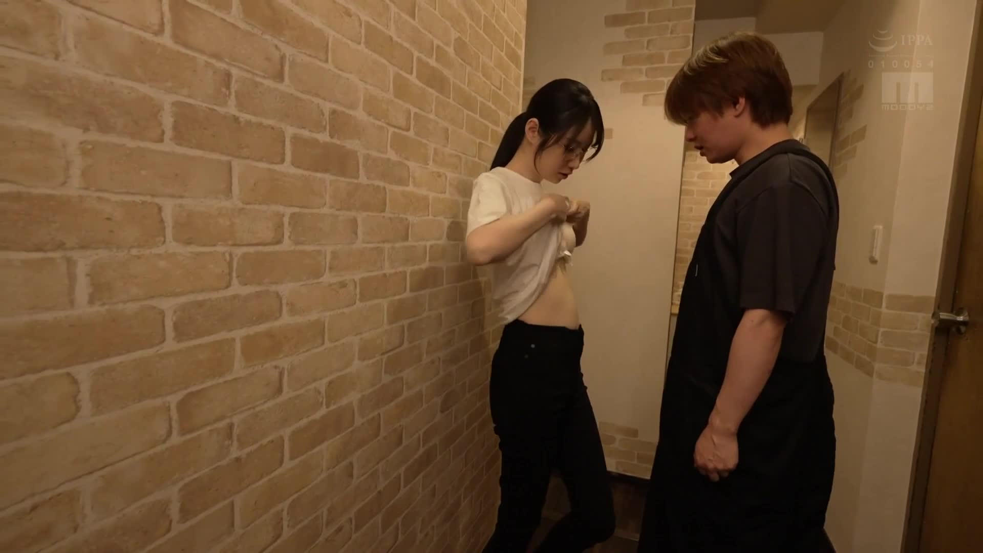 A plain, introverted woman with glasses at her part-time job is a super-sexual slut monster Asahi Rio - AV大平台-Chinese Subtitles, Adult Films, AV, China, Online Streaming
