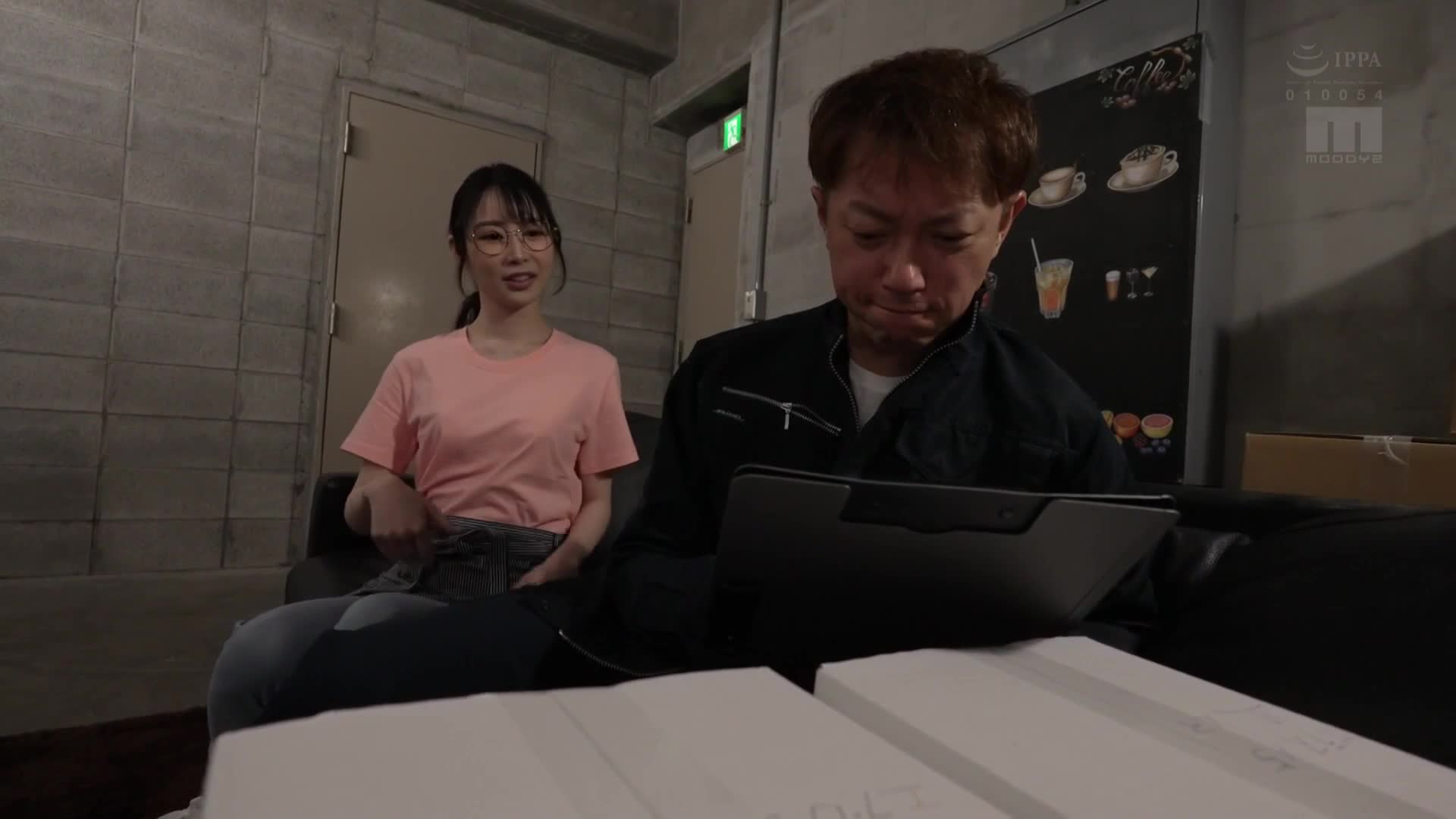 A plain, introverted woman with glasses at her part-time job is a super-sexual slut monster Asahi Rio - AV大平台-Chinese Subtitles, Adult Films, AV, China, Online Streaming
