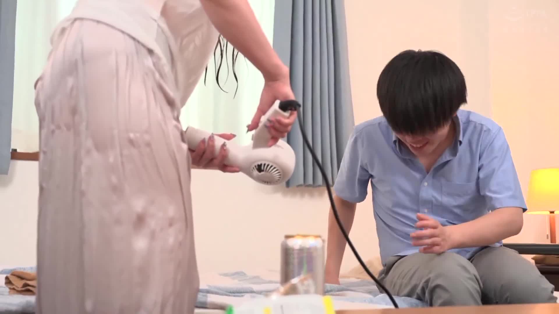 Sudden heavy rain. There was a beautiful woman standing in the doorway, soaking wet and her underwear showing off. 3 - AV大平台-Chinese Subtitles, Adult Films, AV, China, Online Streaming