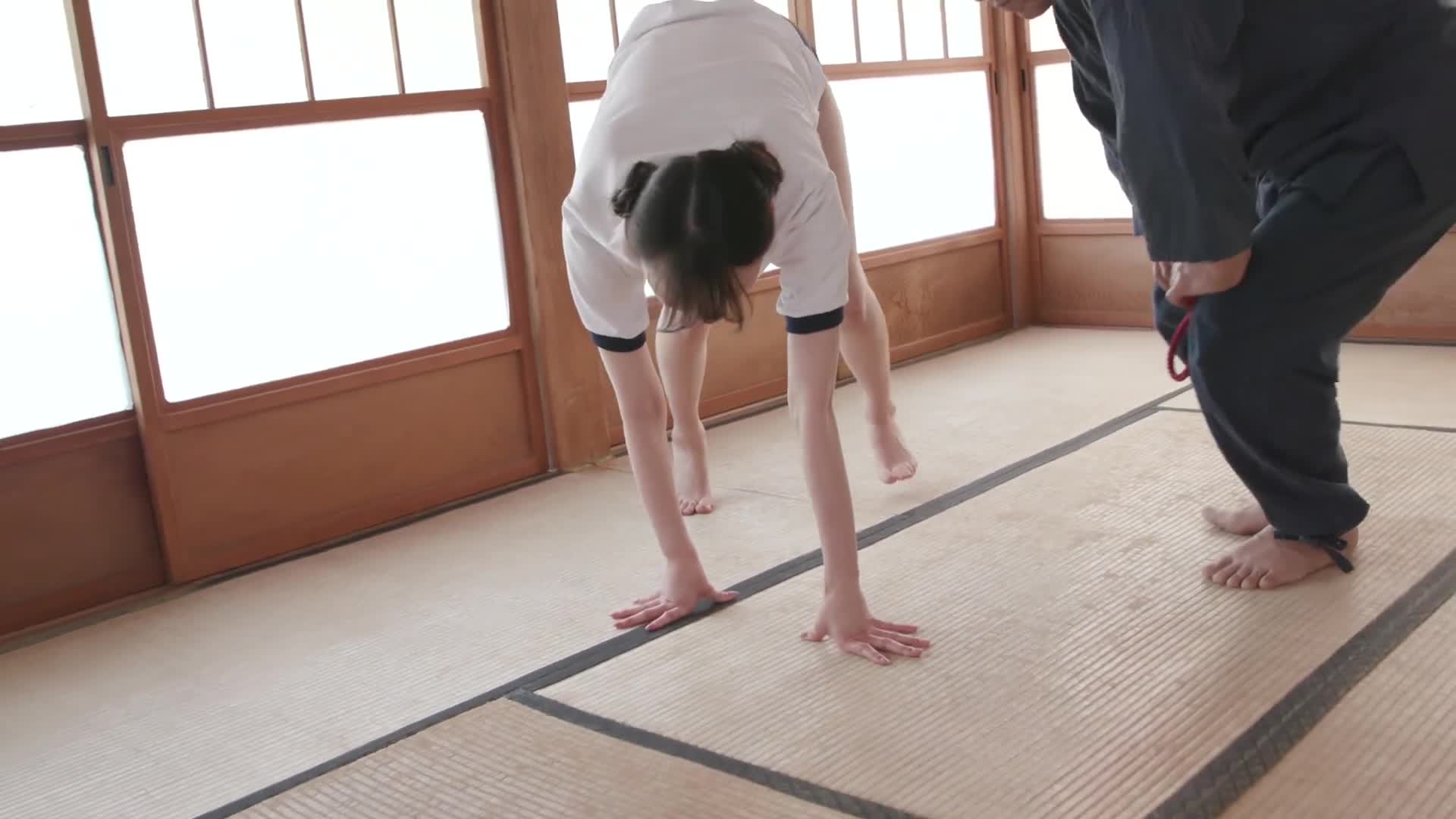 A schoolgirl is trained in bondage in a storehouse, and the rope pleasure is etched into her grandfather&#039;s hand basket. The true meaning of my dead mother&#039;s words... Mizuki Arima - AV大平台-Chinese Subtitles, Adult Films, AV, China, Online Streaming