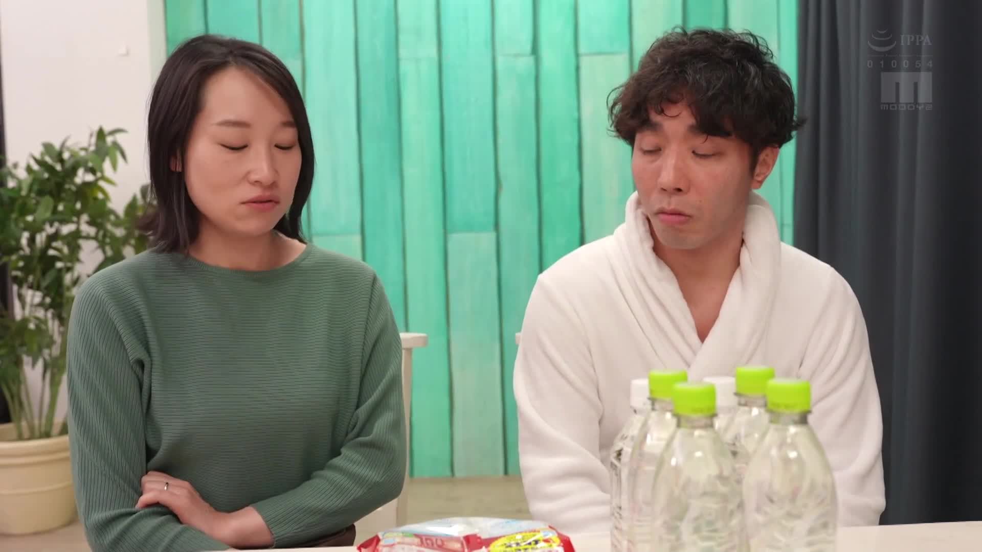 我成为纪念裸体模特的替身后，注意到了我硬梆梆膨胀的阴茎，一位巨乳姐姐不停地在每次5分钟休息时，滴着爱液，一次又一次地让我放松下来…小野坂唯花 - AV大平台-中文字幕,成人影片,AV,国产,线上看