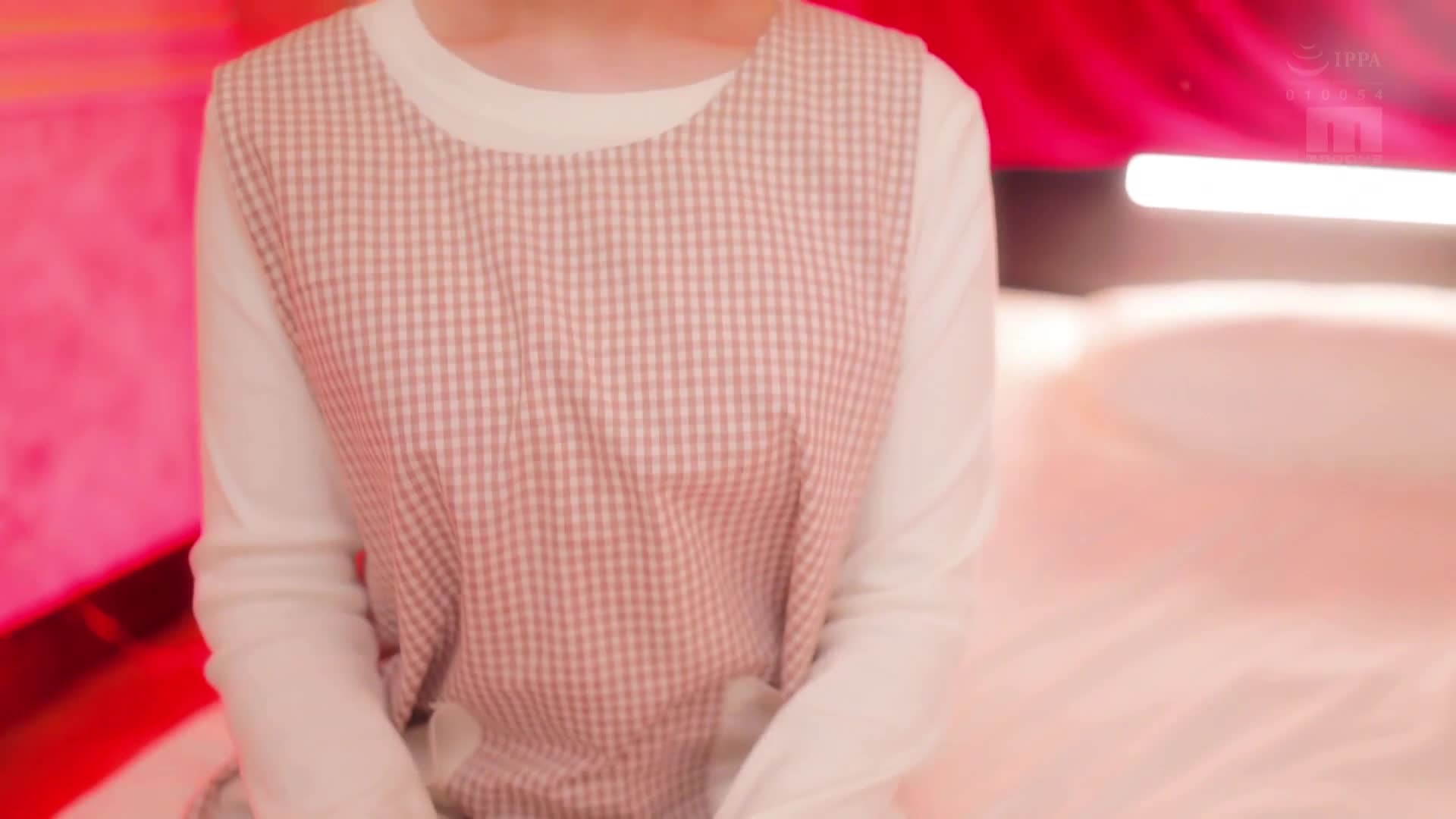 在某个SNS上流出了一名新任保育老师的资讯，她因此被解雇后参与了AV演出。她是在东京某●●保育园负责可爱笑容的2岁儿童的老师。菅原由里 - AV大平台-中文字幕,成人影片,AV,国产,线上看