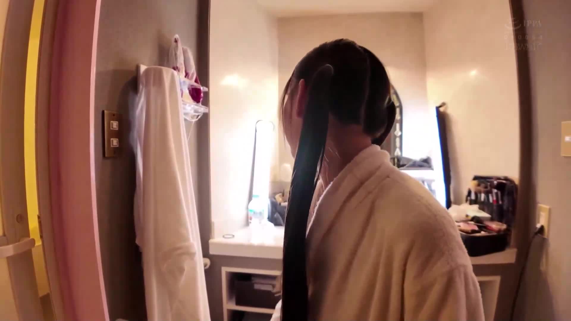 以道德生活的“正义美少女”，却参演了AV。对性的好奇心增强的在读法学院的现役学生，秘密地出演成人作品。果波杏纱 - AV大平台-中文字幕,成人影片,AV,国产,线上看