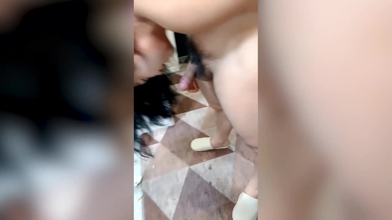 A bunch of sexy girls in black stockings were having a group sex session with some guys. They were all showing their faces, wearing black stockings, and using seductive language and obedient voices, following orders. They did oral sex, sucked on big dicks, licked their breasts, and engaged in variou... - AV大平台-Chinese Subtitles, Adult Films, AV, China, Online Streaming