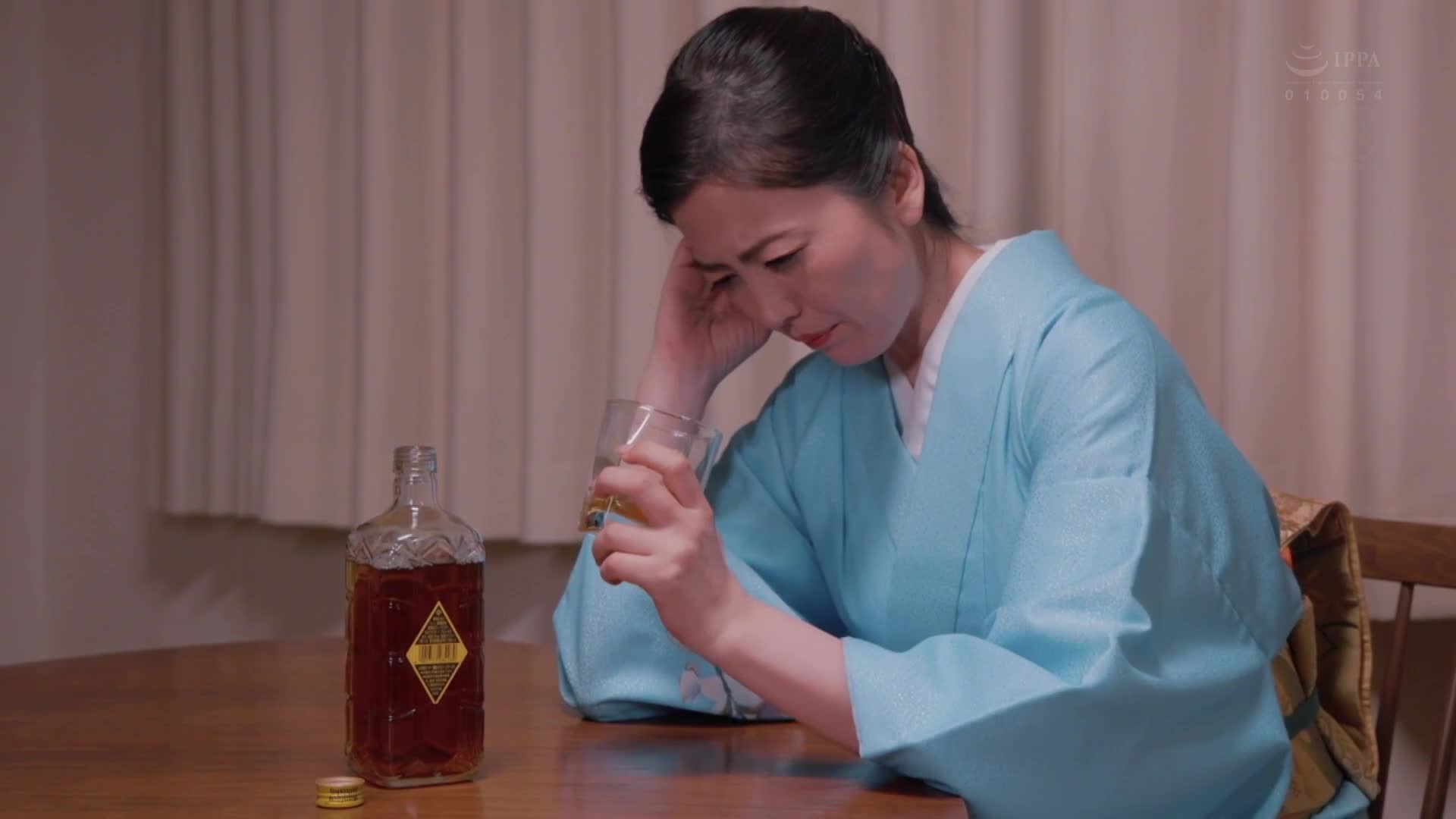 高级俱乐部的人妻，被太客的汗水和体液弄脏，闭店后进行中出枕头业务。木下凛凛子 - AV大平台-中文字幕,成人影片,AV,国产,线上看