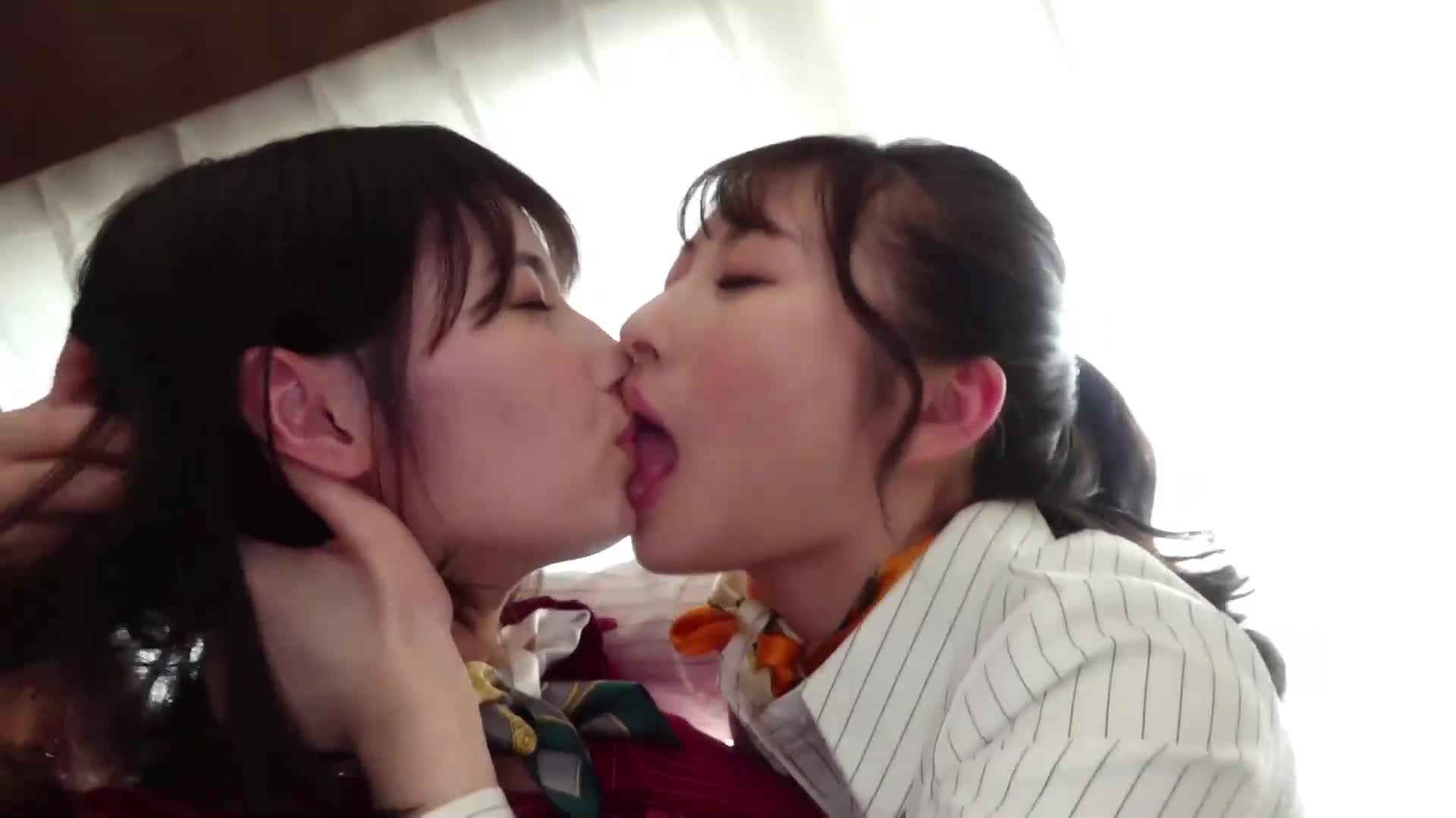 口水濕潤地貪婪地相互吻合的超濕潤口水混合的女同性戀接吻性愛 4小時 - AV大平台 - 中文字幕，成人影片，AV，國產，線上看