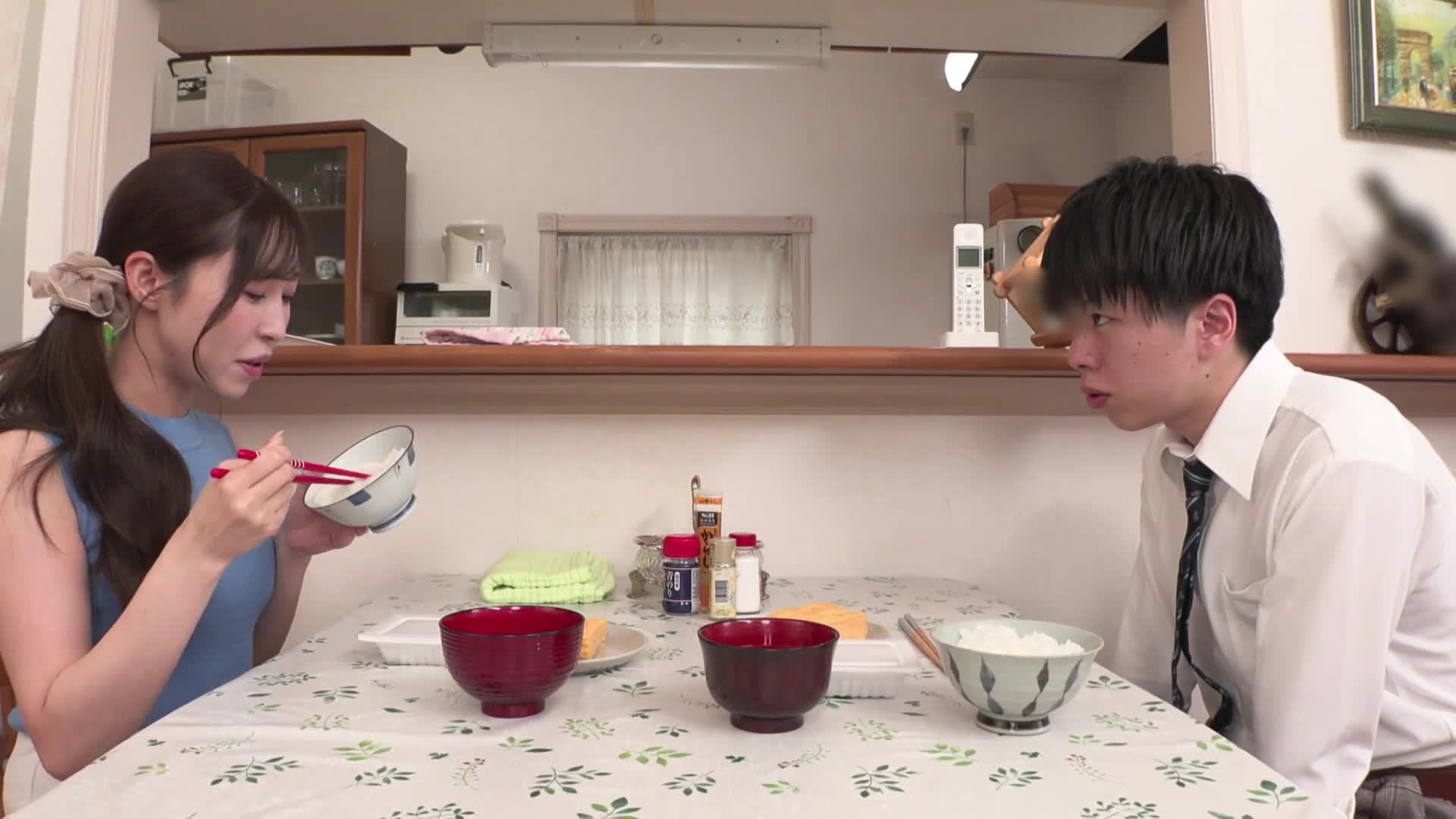 脱掉衣服后，被母亲看到勃起，于是诱惑后变成女人的母亲，进行了交配性行为 。工藤百合 - AV大平台-中文字幕,成人影片,AV,国产,线上看