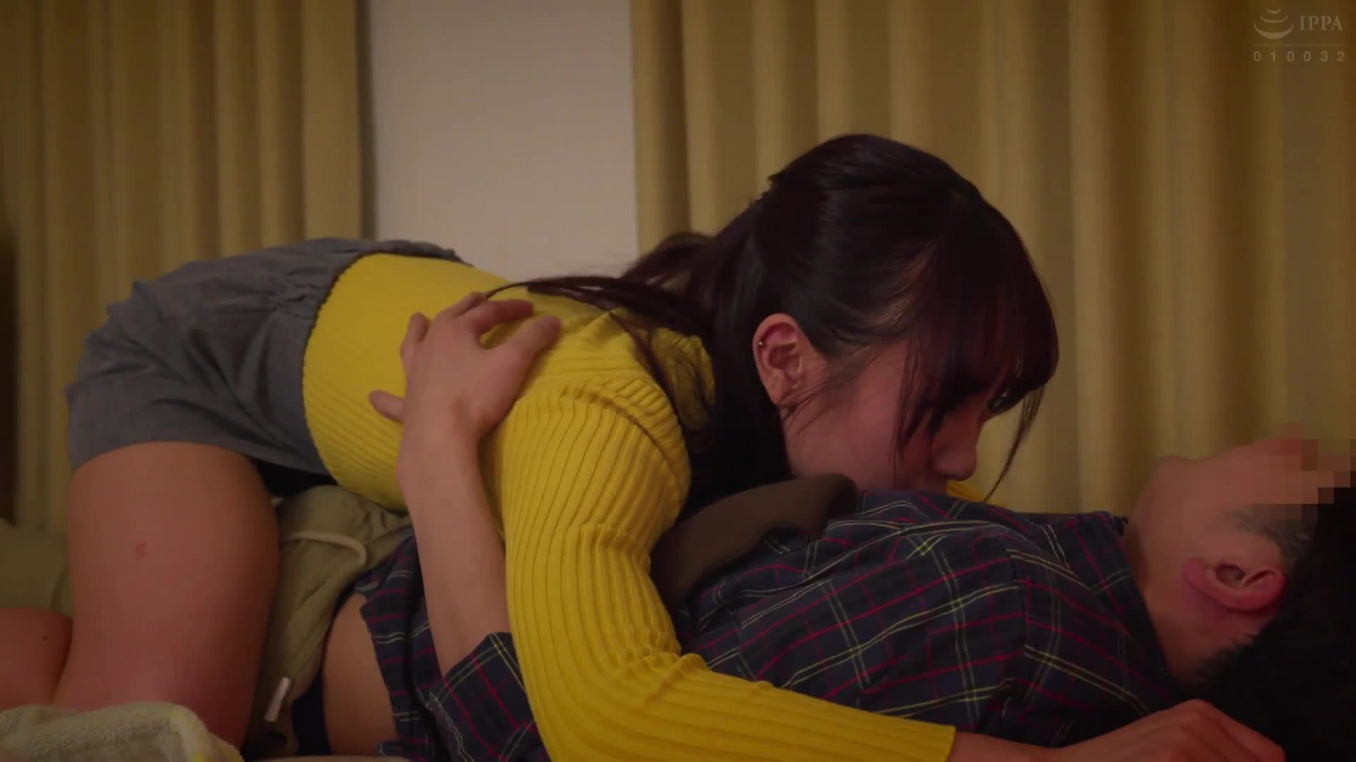 她回家鄉時，我家變成淫亂交歡的地方──和她的兩個女友瘋狂玩樂三天。 - AV大平台 - 中文字幕，成人影片，AV，國產，線上看