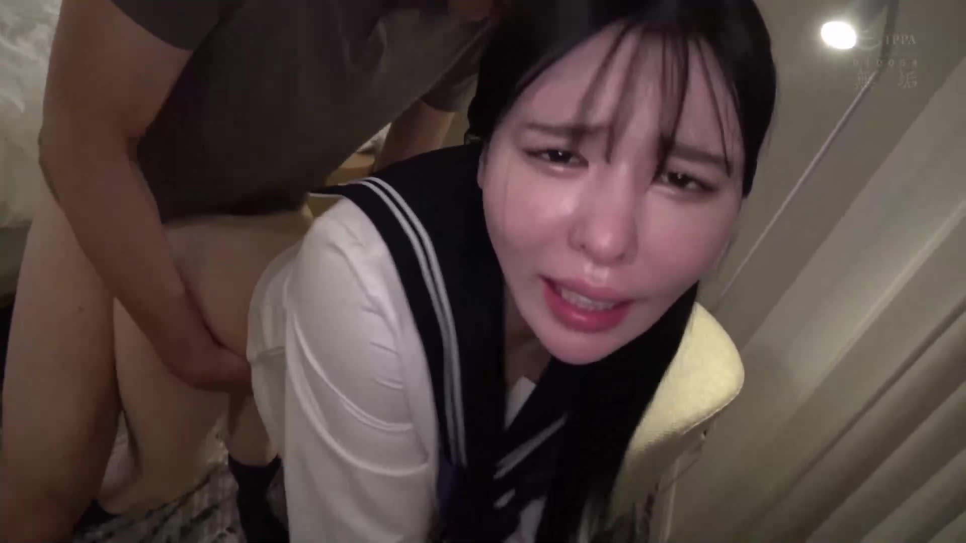 正值青春年華的制服少女逃離修學旅行，與父親世代的叔叔約會親吻。之後一直待在飯店裡，一次又一次地感受成人的中出性愛。黑島玲衣 - AV大平台 - 中文字幕，成人影片，AV，國產，線上看