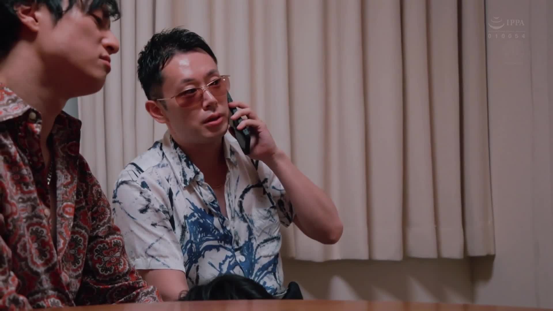 高級俱樂部的人妻，被太客的汗水和體液弄髒，閉店後進行中出枕頭生意。篠原伊代 - AV大平台 - 中文字幕，成人影片，AV，國產，線上看