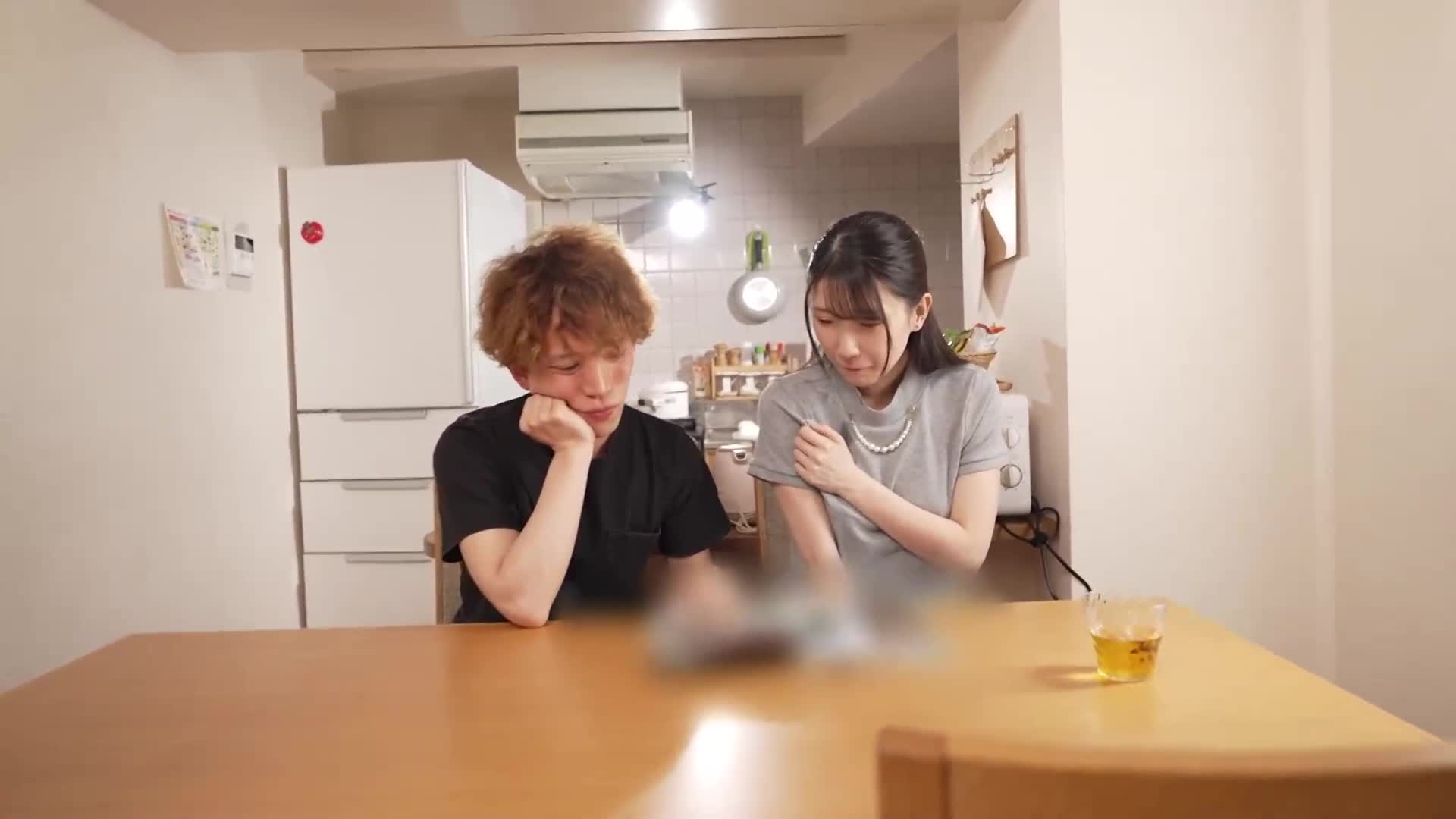 [AI解碼版]『不要…我…為什麼會露出這麼淫蕩的表情呢？※內心的聲音』溫柔軟弱的義姐每天被搔癢，變成敏感女孩並露出低級表情 - AV大平台 - 中文字幕，成人影片，AV，國產，線上看