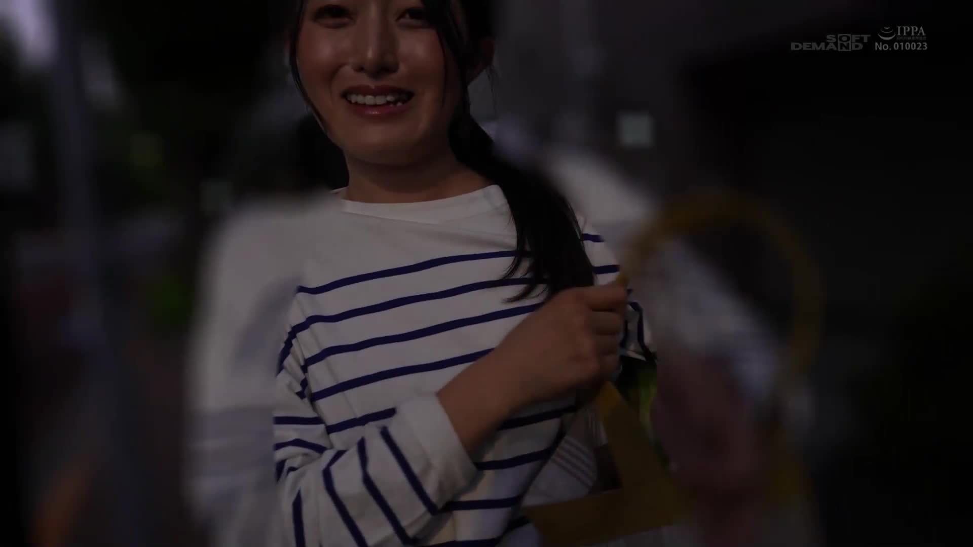 [VIP會員點播]「喜歡幫助他人」參與兒童餐廳的志願服務。擅長料理的30歲足立美緒 AV初登場 - AV大平台 - 中文字幕，成人影片，AV，國產，線上看