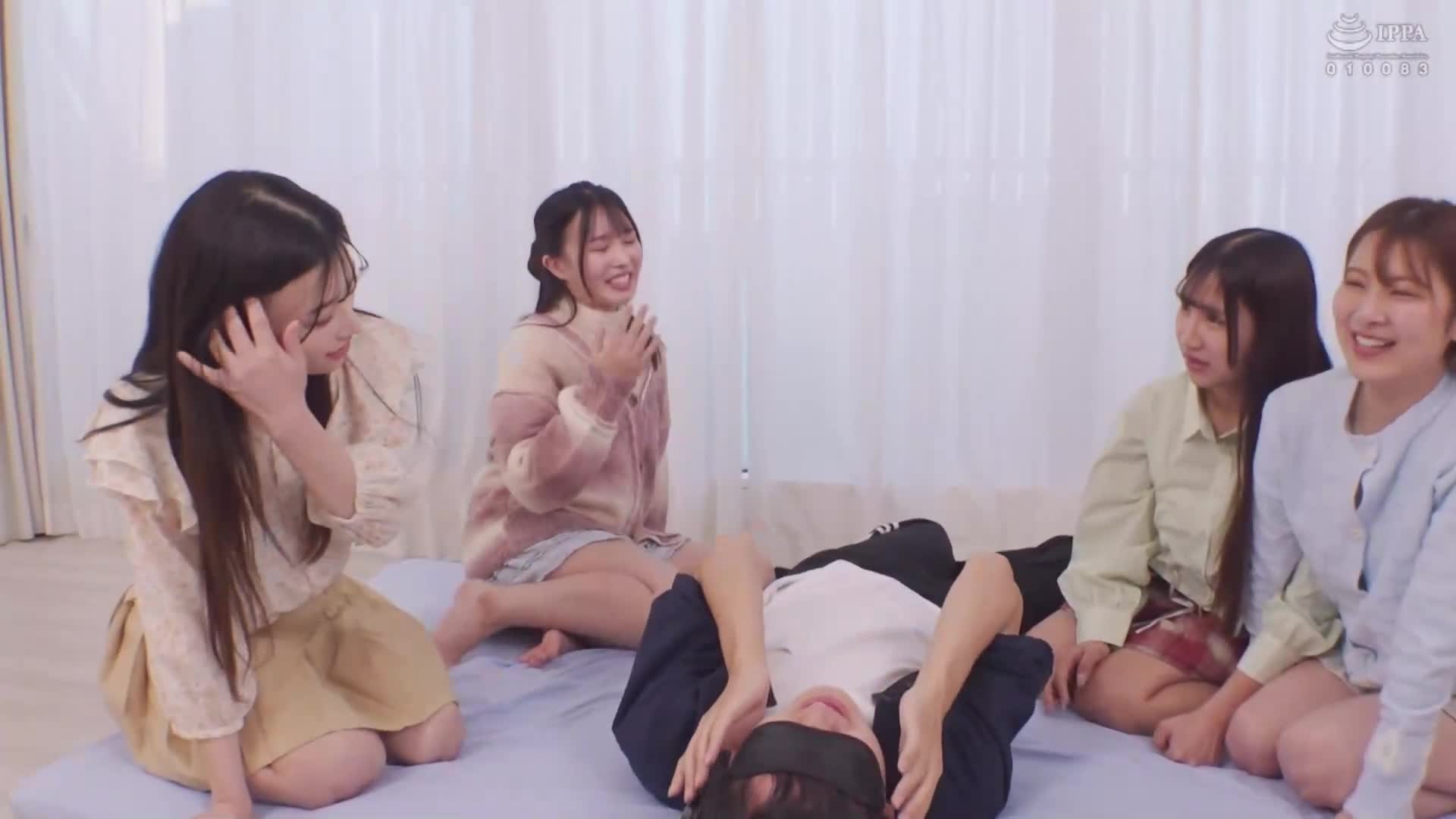 一般男女監控AV，挑戰女友們全員的跨越臉部潮吹，試著猜中「她的潮」！如果猜錯，就在眼前看著女友突然被大雞巴NTR即時插入！ - AV大平台 - 中文字幕，成人影片，AV，國產，線上看