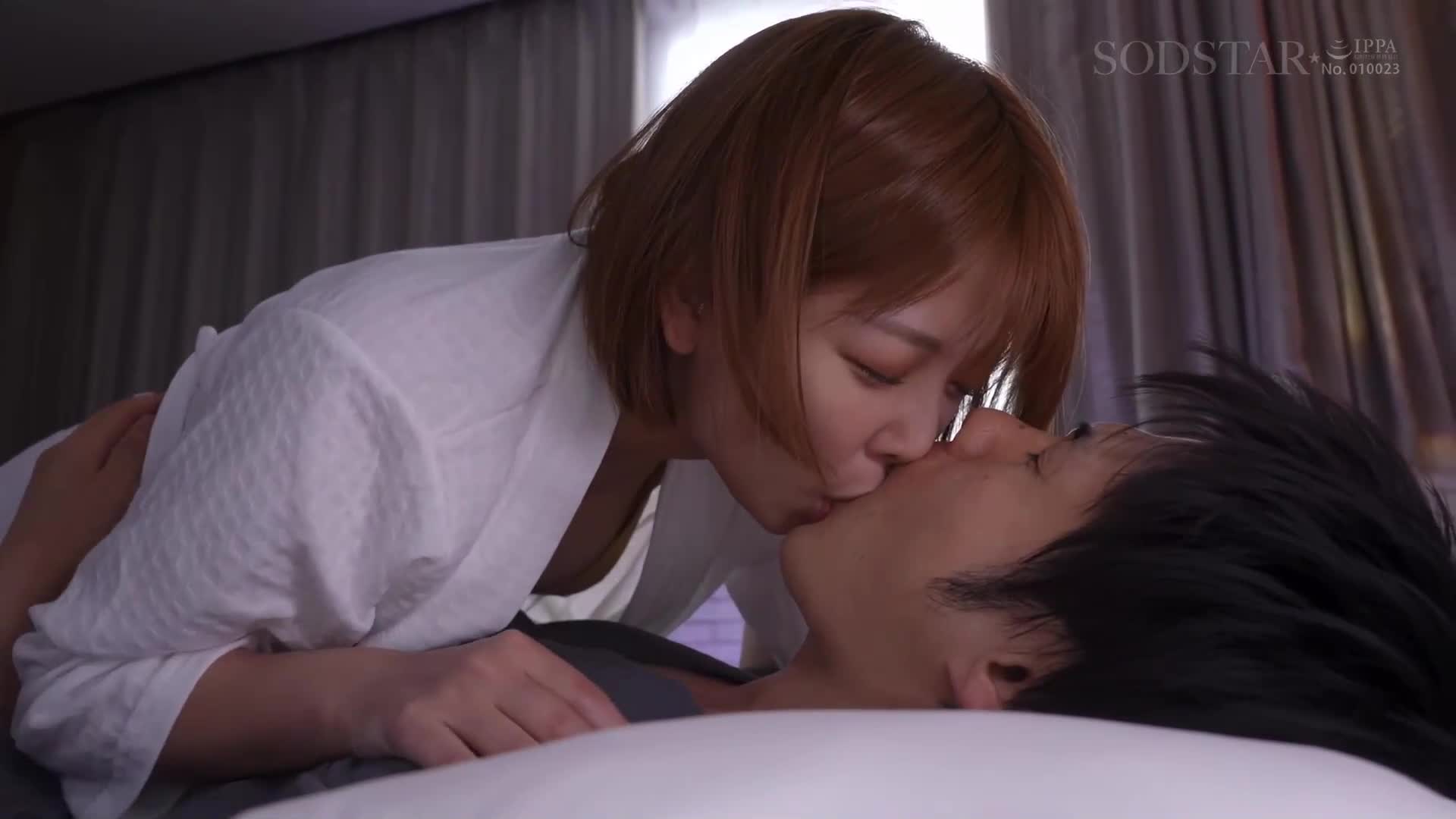 [VIP會員點播][AI解碼版]喝了會變成口水接吻怪物的公司同期，終於在終電後在酒店裡度過一夜…直到清晨被15次無意識中出搾取…醒來後卻完全不記得任何事情…無法相處。紗倉真菜 - AV大平台 - 中文字幕，成人影片，AV，國產，線上看