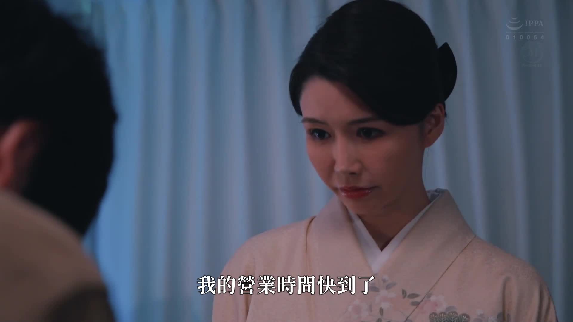 高級俱樂部的人妻，被太客的汗水和體液弄得一塌糊塗，閉店後進行中出枕頭生意。愛弓涼 - AV大平台 - 中文字幕，成人影片，AV，國產，線上看