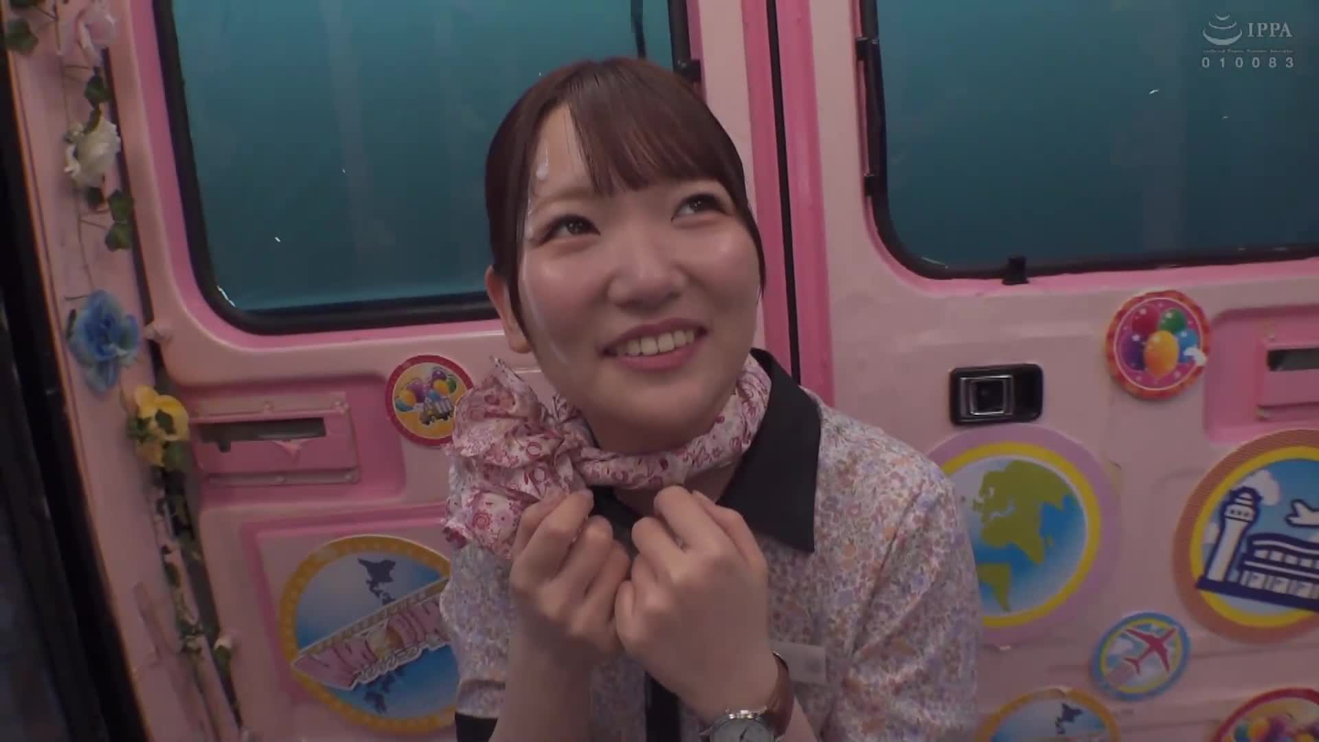 一般男女監控AV×魔術鏡便合作企劃，突然對著一位在大型航空公司工作的飛行回來的黑色絲襪美腿空姐射精！總共81發精液噴射到男性早洩困擾的早泄改善過程中，意外連續爆發，制服、頭髮、臉上都被精液濺得滿身都是！充滿款待精神的C... - AV大平台 - 中文字幕，成人影片，AV，國產，線上看