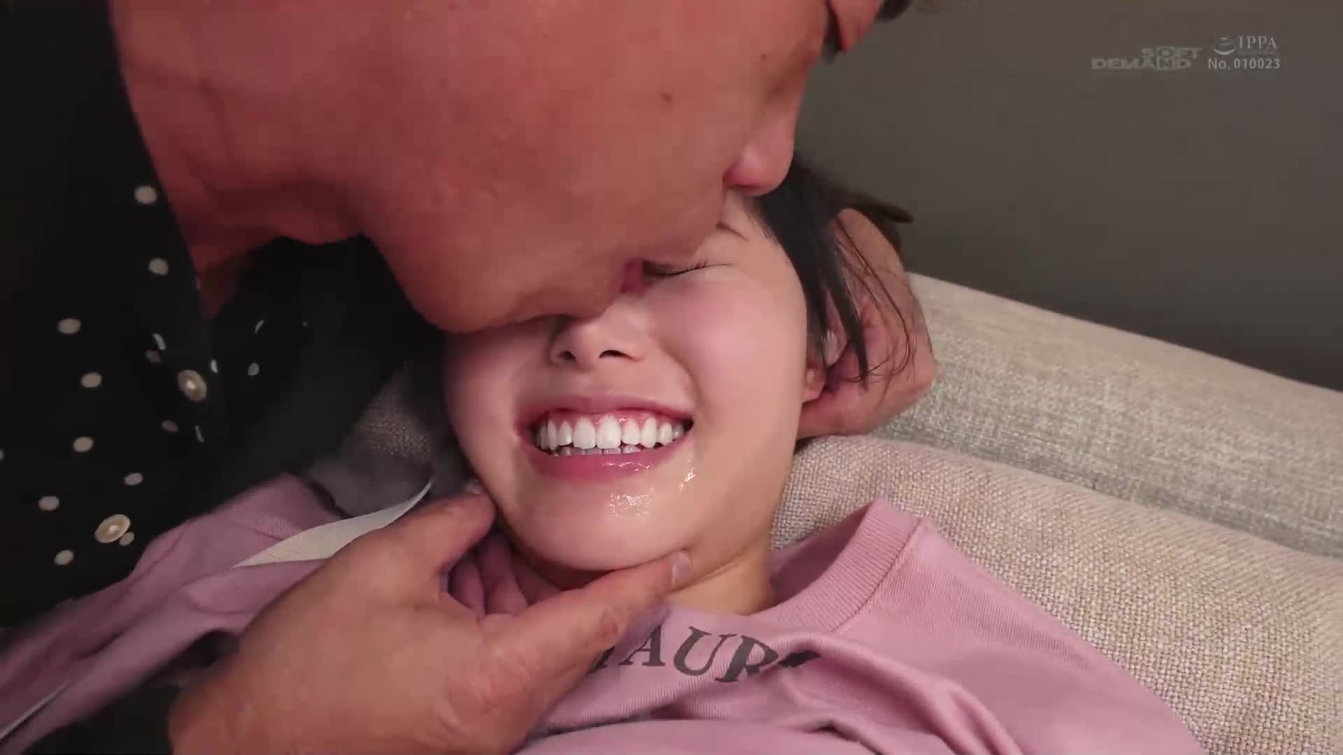 [AI解碼版]「對叔叔感興趣」表示後悔接吻的「容易被推倒的溫柔女孩」 天使級可愛美少女的笑容崩壞 繼續被惡心叔叔們激發 18歲登峰造創 高星凪沙 - AV大平台 - 中文字幕，成人影片，AV，國產，線上看