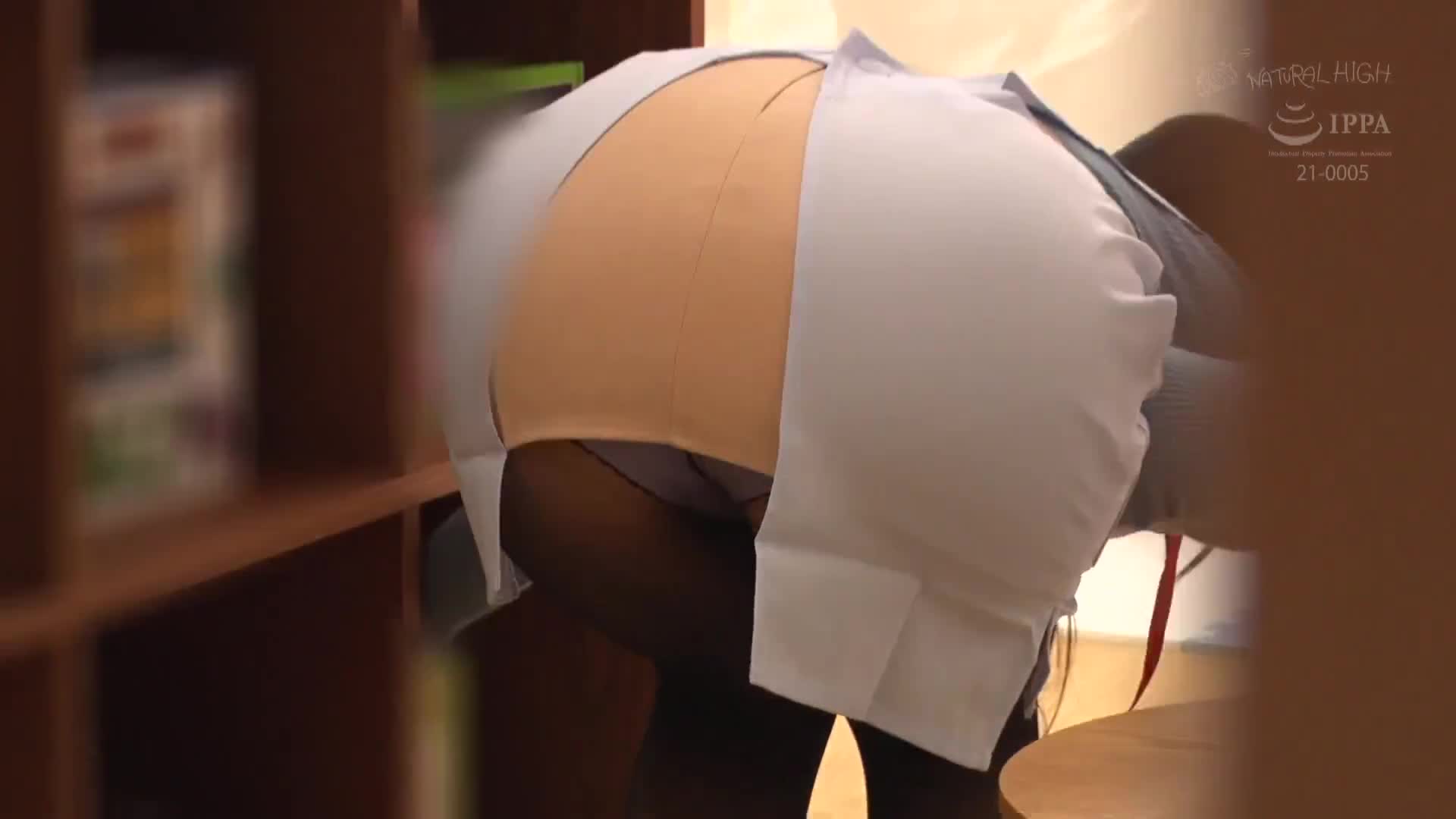 圖書館裡無法出聲激烈愛液溢出的敏感女孩 Special 全裸業務無法抗拒的地味可愛圖書館員被大量潮射給灌滿 - AV大平台 - 中文字幕，成人影片，AV，國產，線上看