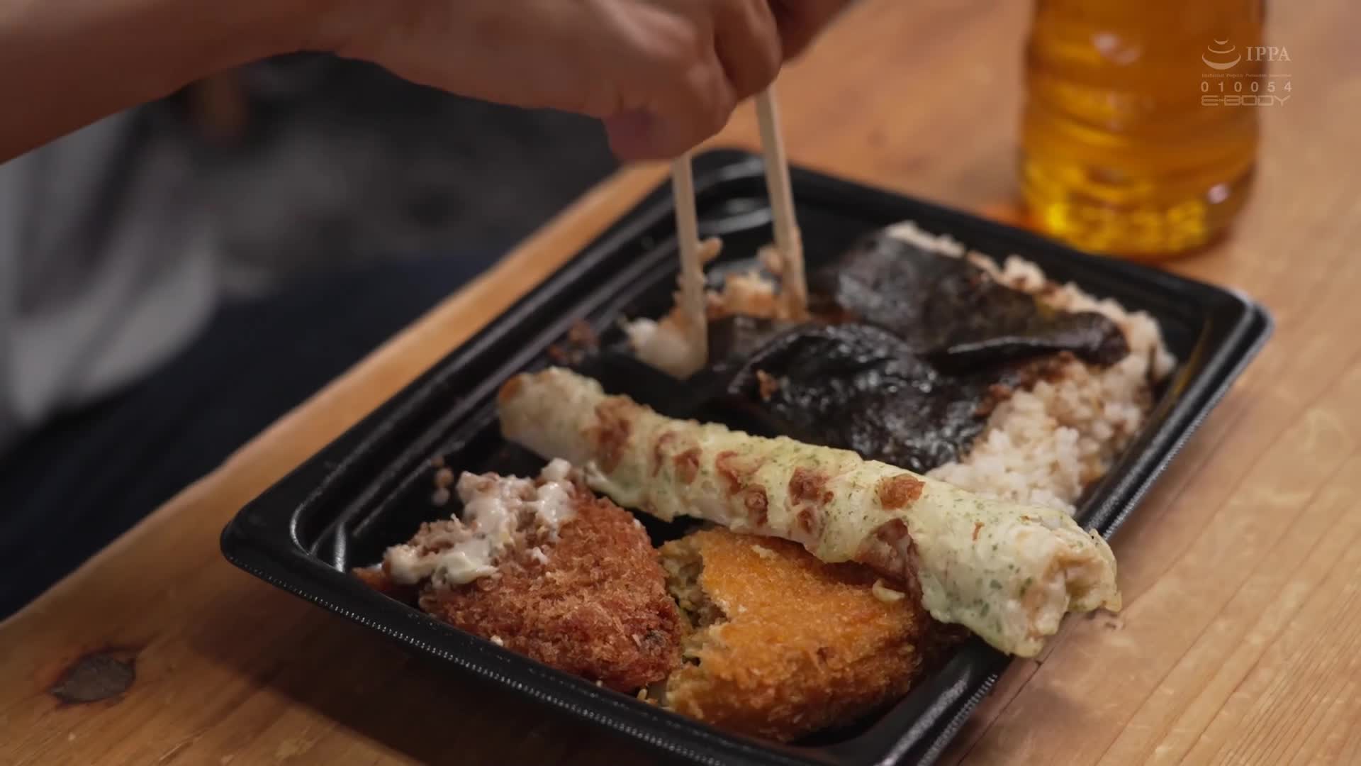 [AI解碼版]只是聊了一會兒，卻在搬家後隔壁的高個子姊姊每晚未經允許地跨過來，明天我會報案的 清宮仁愛 - AV大平台 - 中文字幕，成人影片，AV，國產，線上看